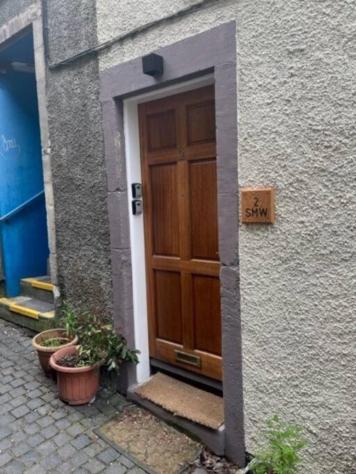 2 Smw Apartment Пийбълс Екстериор снимка