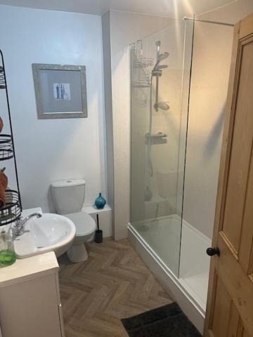 2 Smw Apartment Пийбълс Екстериор снимка