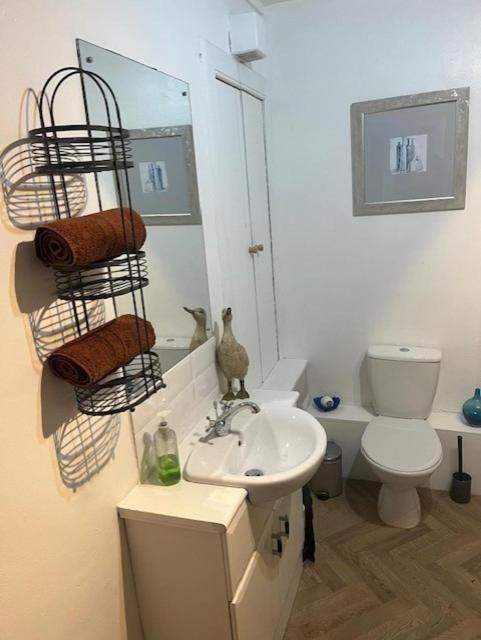 2 Smw Apartment Пийбълс Екстериор снимка
